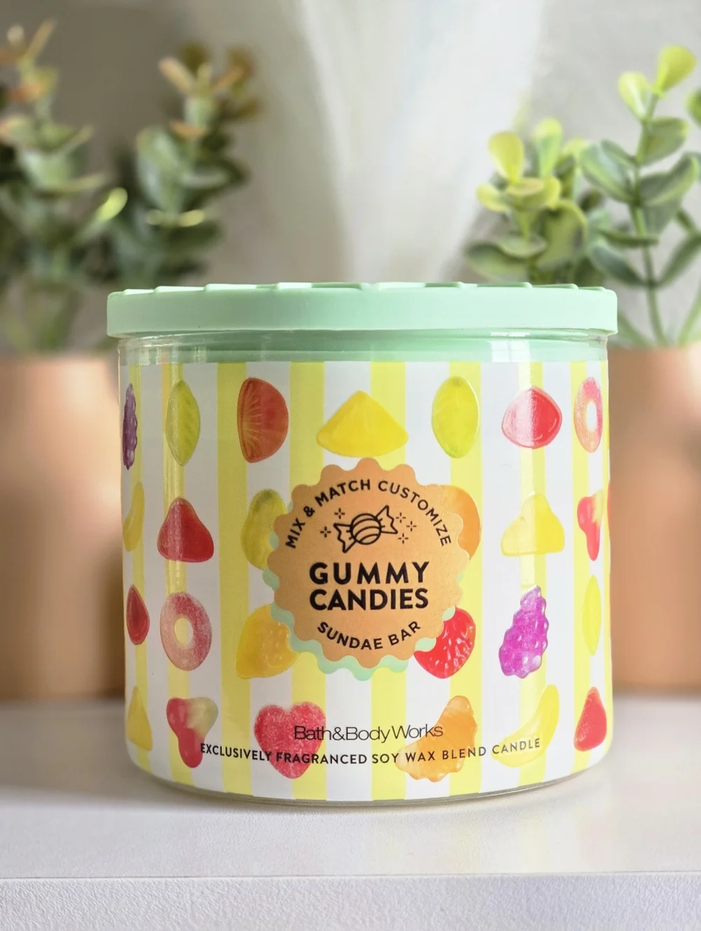 Limited edition Gummy Candies 3 Wick Candle by Bath & Body Works - Picture 1 of 3